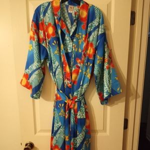 3 piece Natori kimono robe, top, and crop pants in size Medium.